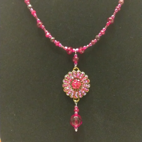 Handmade beaded necklace - Picture 3 of 4